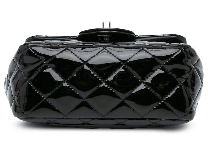 Bolsa Tiracolo Chanel Mini Square Classic em verniz preto com aba única - vista 3