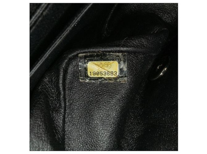 Bolsa Tiracolo Chanel Mini Square Classic em verniz preto com aba única - vista 6