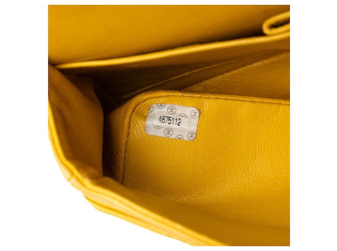 Borsa a tracolla Chanel Small Classic Double Flap in pelle di agnello gialla Giallo - vista 6