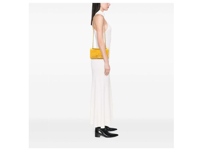 Borsa a tracolla Chanel Small Classic Double Flap in pelle di agnello gialla Giallo - vista 7