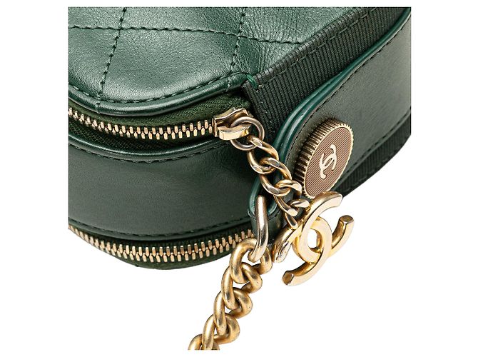 Borsa Camera Chanel in vitello trapuntato e grosgrain verde con bottoni e doppia zip - vista 10