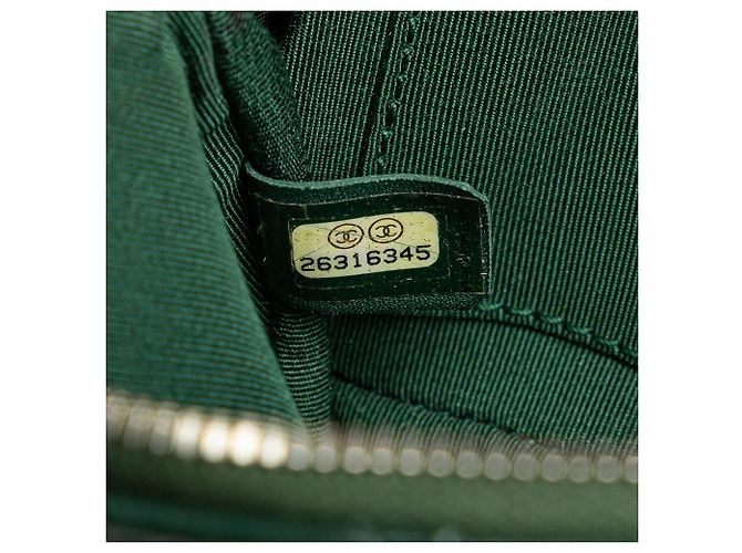 Borsa Camera Chanel in vitello trapuntato e grosgrain verde con bottoni e doppia zip - vista 7