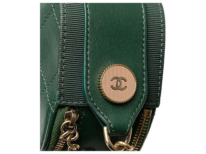 Borsa Camera Chanel in vitello trapuntato e grosgrain verde con bottoni e doppia zip - vista 9