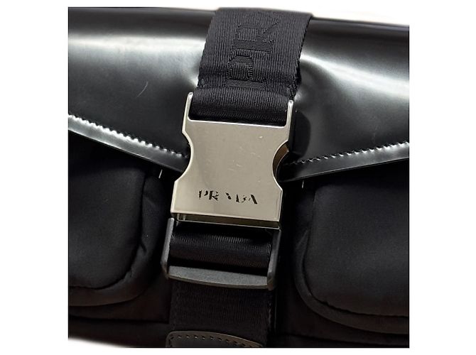 Prada Re-Nylon & Spazzolato Crossbody-Tasche mit Taschen in Schwarz - Ansicht 6