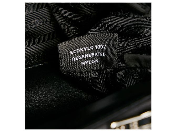 Prada Re-Nylon & Spazzolato Crossbody-Tasche mit Taschen in Schwarz - Ansicht 9