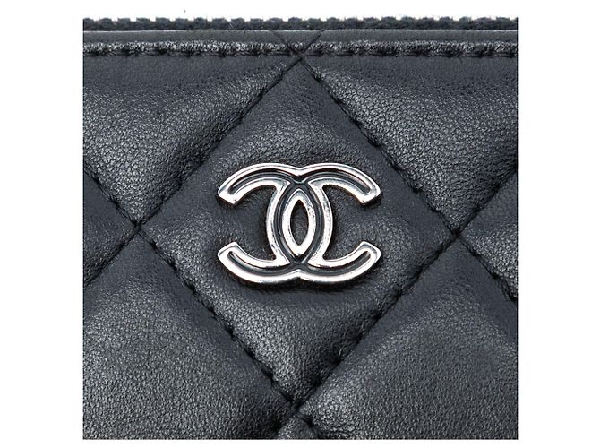Clutch Chanel CC in pelle d'agnello matelassé nera Nero - vista 5