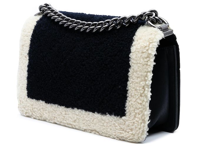 Borsa a tracolla Chanel Boy Flap Bicolor in shearling Old Medium Nera Nero - vista 2
