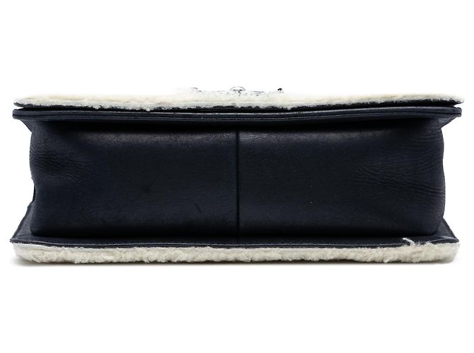 Borsa a tracolla Chanel Boy Flap Bicolor in shearling Old Medium Nera Nero - vista 3