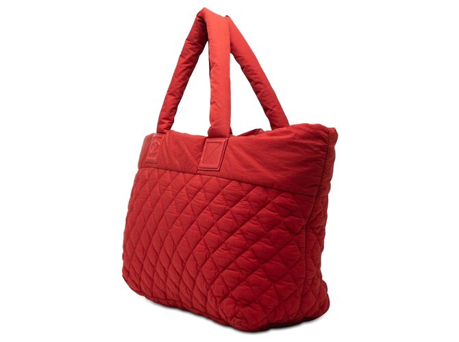 Borsa tote Chanel Coco Cocoon media in nylon matelassé rosso - vista 2