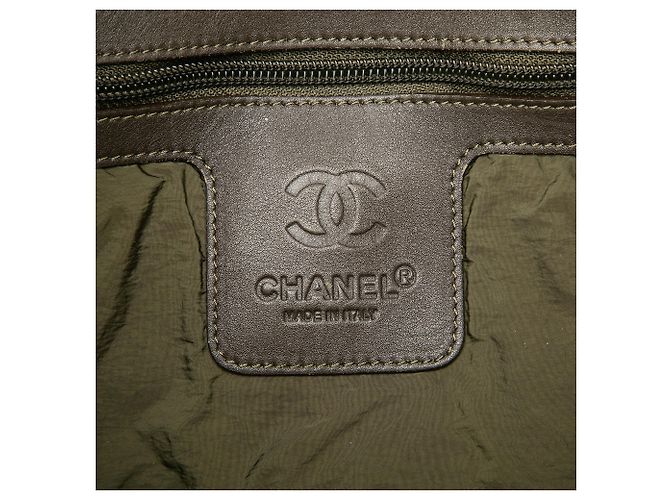Borsa tote Chanel Coco Cocoon media in nylon matelassé rosso - vista 5