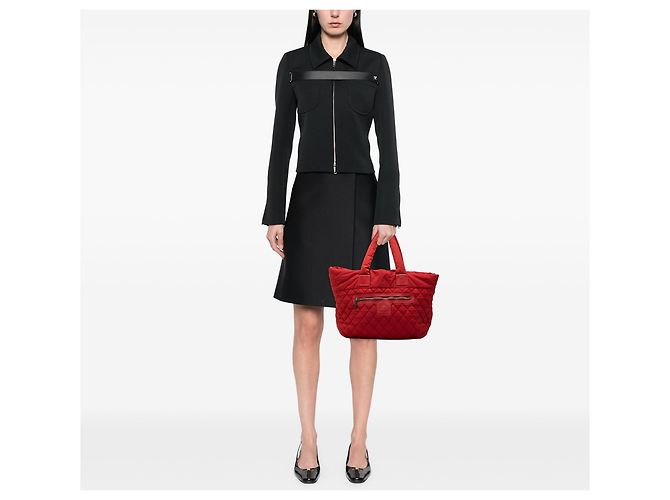Borsa tote Chanel Coco Cocoon media in nylon matelassé rosso - vista 7