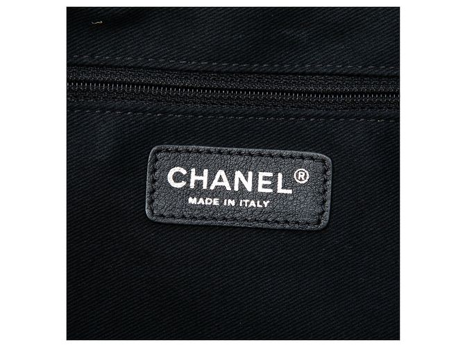 Borsa Tote Soft Timeless in vernice matelassé CC nera Chanel Nero - vista 5