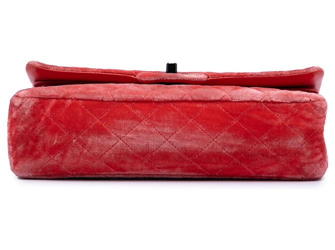 Chanel Medium Classic Double Flap Schultertasche aus rotem Samt - Ansicht 3
