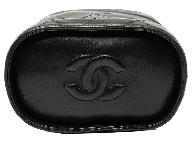 Borsa Vanity Case Chanel in pelle d'agnello matelassé nera con nappina e tracolla a catena Nero - vista 3