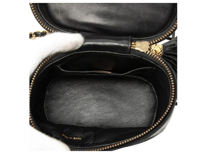 Borsa Vanity Case Chanel in pelle d'agnello matelassé nera con nappina e tracolla a catena Nero - vista 4