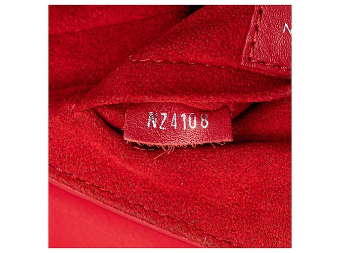 Borsa a catena Louis Vuitton New Wave PM rossa Rosso - vista 6