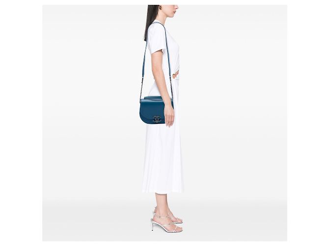 Borsa Chanel Coco Curve Flap Medium in vitello lucido blu e capretto matelassé - vista 6