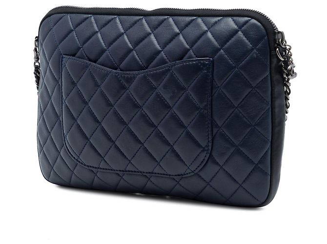Borsa a tracolla Chanel Girl Small Clutch on Chain in pelle d'agnello matelassé blu - vista 2