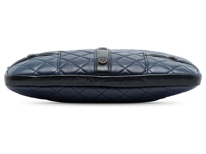 Borsa a tracolla Chanel Girl Small Clutch on Chain in pelle d'agnello matelassé blu - vista 3