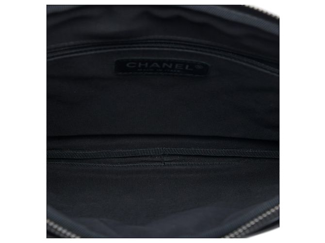 Borsa a tracolla Chanel Girl Small Clutch on Chain in pelle d'agnello matelassé blu - vista 4