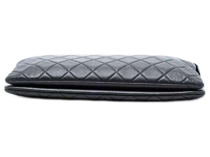 Clutch Chanel Boy Zip in pelle di agnello matelassé nera Nero - vista 3