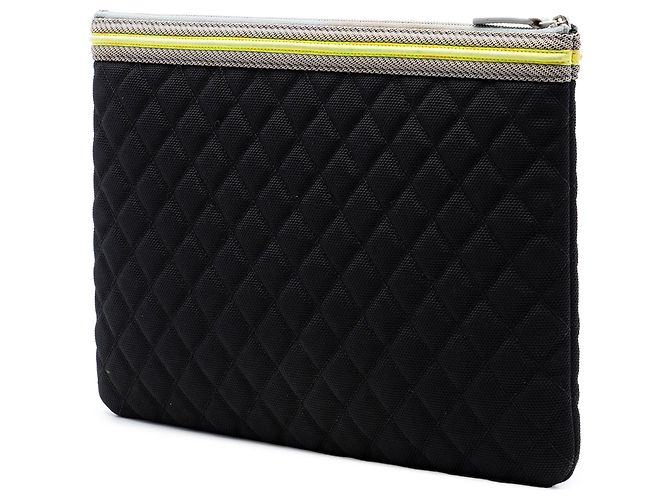 Clutch Chanel Large Quilted Nylon Fluo Boy O Case Negra Negro - vista 2