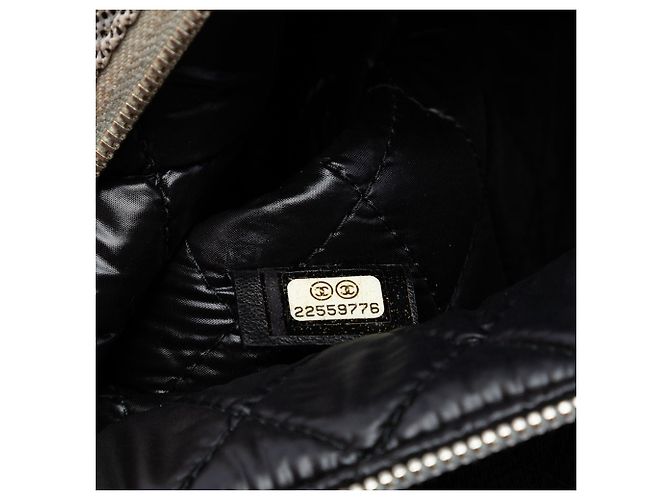 Clutch Chanel Large Quilted Nylon Fluo Boy O Case Negra Negro - vista 6