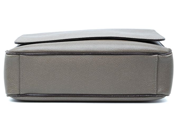 Borsa a tracolla Louis Vuitton Taiga Roman PM Marrone - vista 3