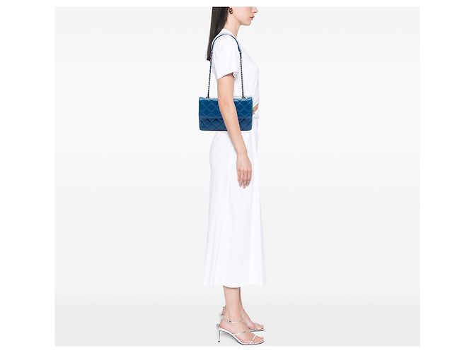 Borsa a tracolla Chanel Medium in agnello trapuntato blu Trendy CC Flap - vista 7