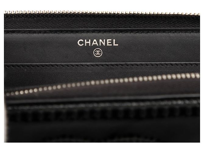 Cartera larga Chanel CC en charol negro con pespuntes - vista 5