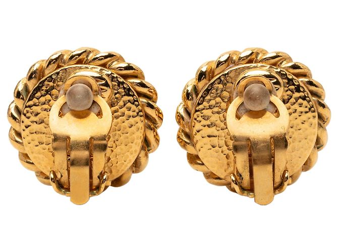 Orecchini a clip Chanel CC placcati oro e perle finte dorate D'oro - vista 2