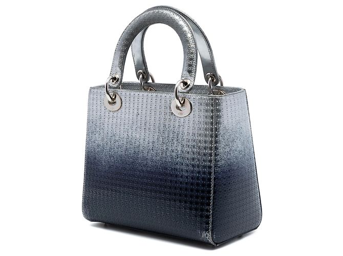 Bolsa Lady Dior Medium Ombre Metallic Prateada em Patent Microcannage Prata - vista 2