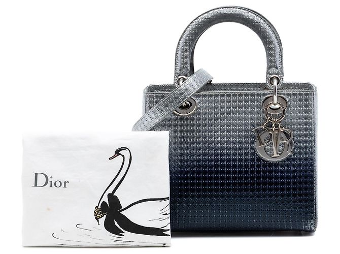 Bolsa Lady Dior Medium Ombre Metallic Prateada em Patent Microcannage Prata - vista 7