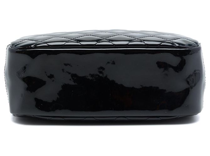 Pochette cosmetici Chanel CC trapuntata in vernice nero - vista 3