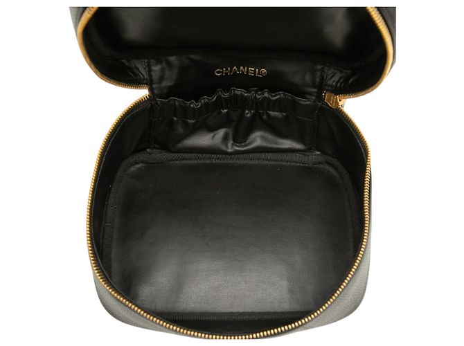 Vanity Beauty case Chanel CC Caviar nero - vista 4