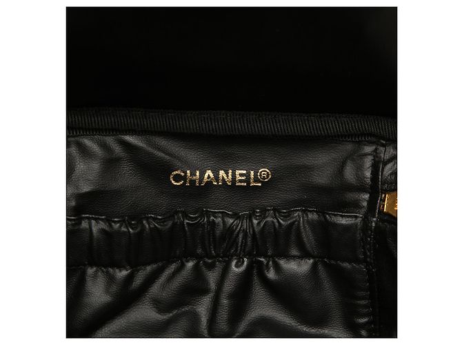 Vanity Beauty case Chanel CC Caviar nero - vista 5