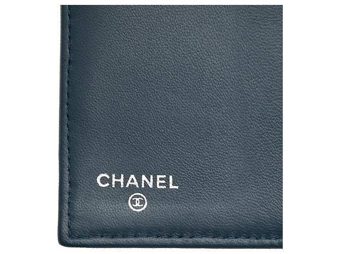 Lange Chanel CC gesteppte Lammfell Classic Flap Geldbörse in Blau - Ansicht 6
