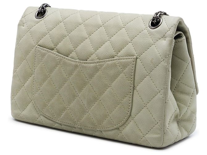 Borsa a tracolla Chanel Reissue 2.55 Double Flap in Caviar trapuntato verde - vista 2