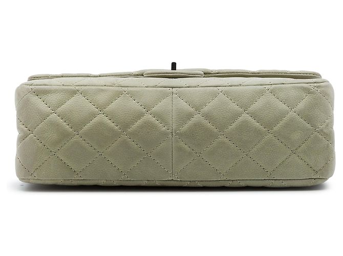 Borsa a tracolla Chanel Reissue 2.55 Double Flap in Caviar trapuntato verde - vista 3