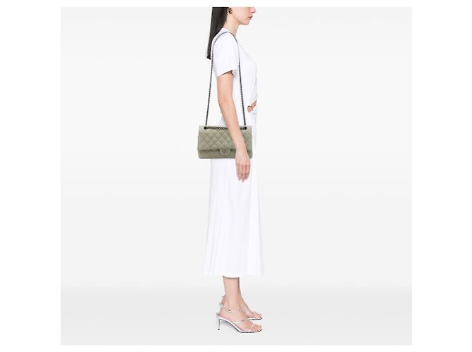 Borsa a tracolla Chanel Reissue 2.55 Double Flap in Caviar trapuntato verde - vista 6