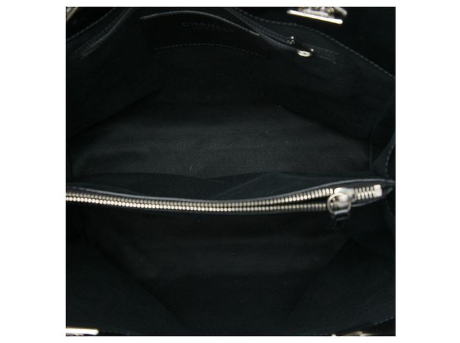 Tote North South Chanel CC trapuntato in vernice nero - vista 4