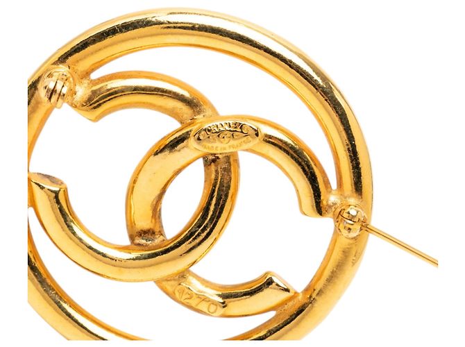 Spilla rotonda Chanel CC placcata oro D'oro - vista 4