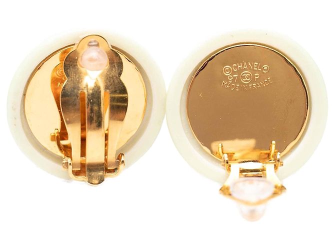 Orecchini a clip rotondi Chanel CC in resina e placcati in oro bianco - vista 3