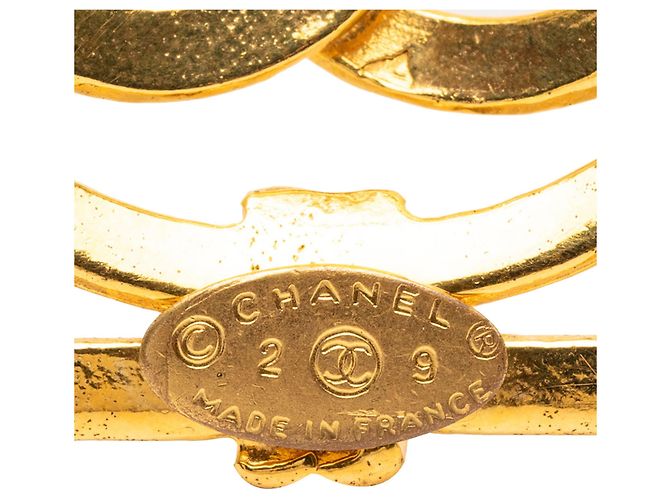 Spilla quadrata Chanel CC placcata oro D'oro - vista 3