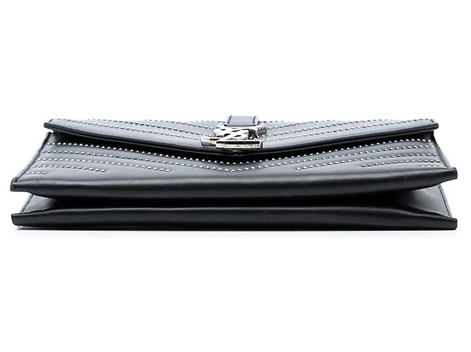 Borsa a tracolla con patta a bustina con monogramma e borchie in pelle di vitello chevron nera Saint Laurent Nero - vista 3