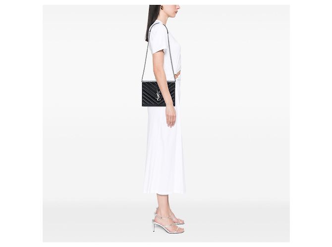 Borsa a tracolla con patta a bustina con monogramma e borchie in pelle di vitello chevron nera Saint Laurent Nero - vista 7