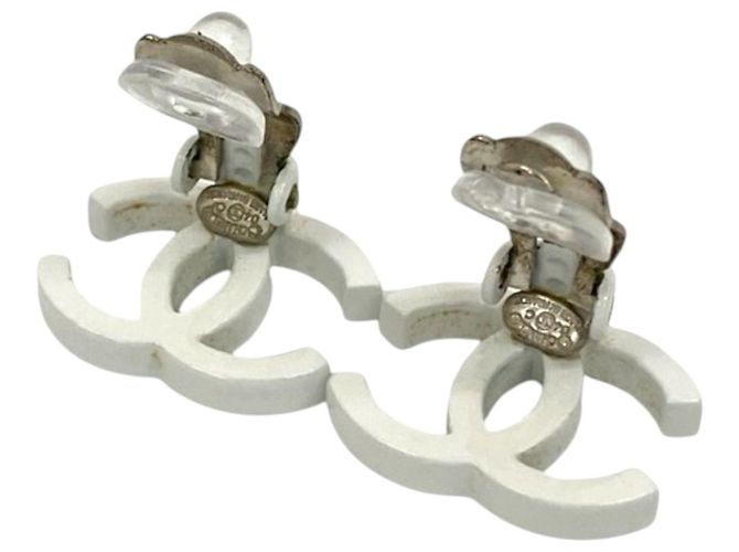 Orecchini a clip Chanel CC argentati placcati in argento e laccati - vista 2