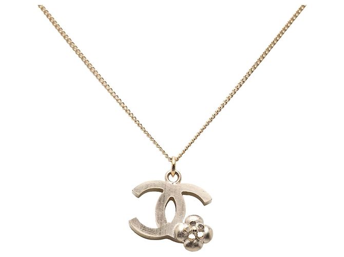 Collana con pendente Camellia Chanel CC placcato oro D'oro - vista 2