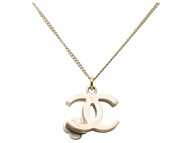 Collana con pendente Camellia Chanel CC placcato oro D'oro - vista 3