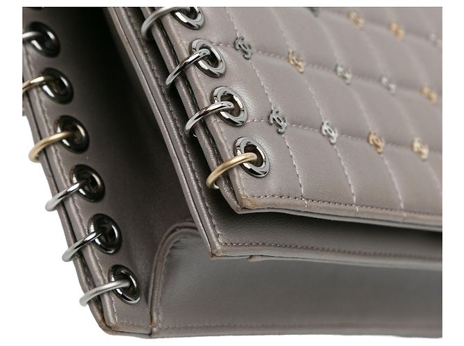 Borsa a tracolla Chanel Small Lambskin Chocolate Bar CC Piercing Studded Chain Flap Grigia Grigio - vista 10
